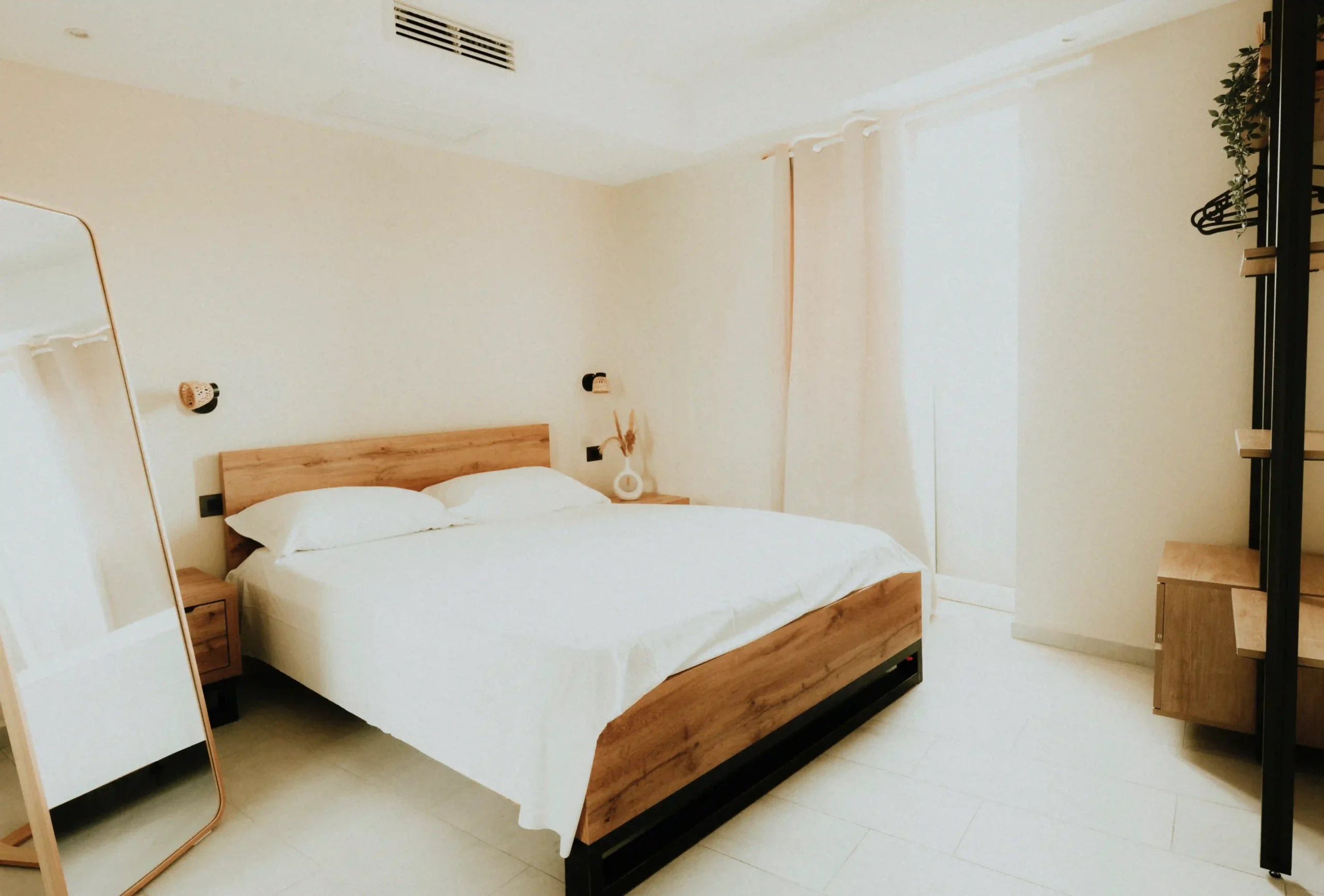 Letto matrimoniale moderno della Camera La Dolce Vita a Capoliveri